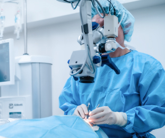 ⽩内障の⼿術について