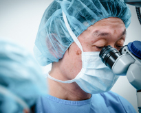 SHIGERU TOYAMA 理事長 外⼭ 茂 医療法⼈社団晴誠会 とやま眼科